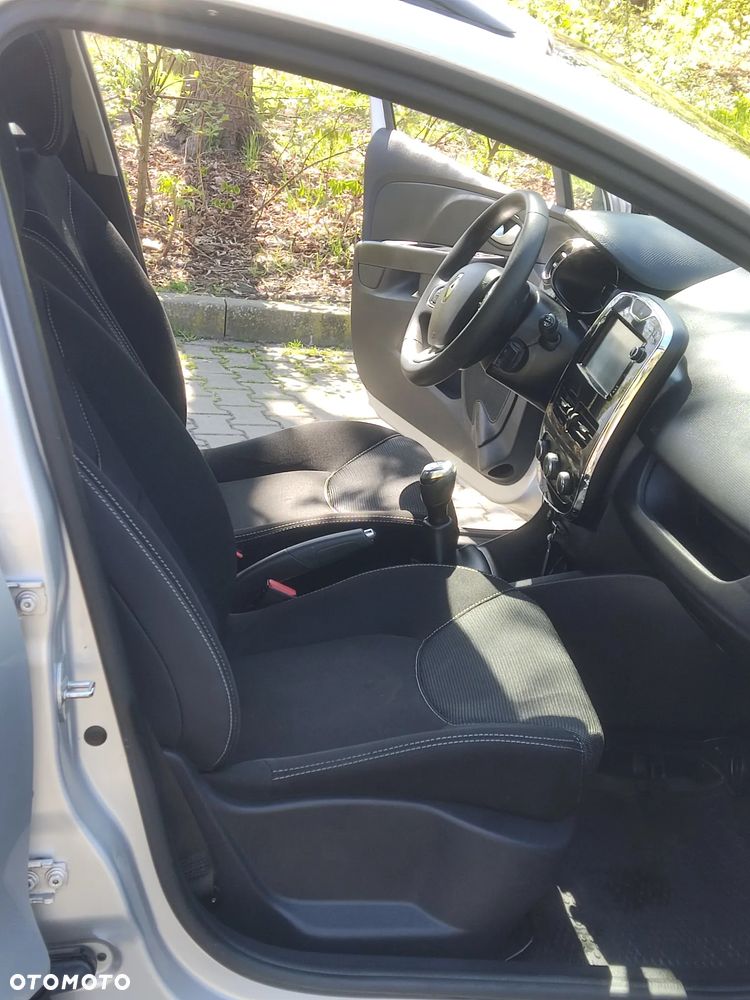 Renault Clio 1.2 16V Confort Privilege - 19