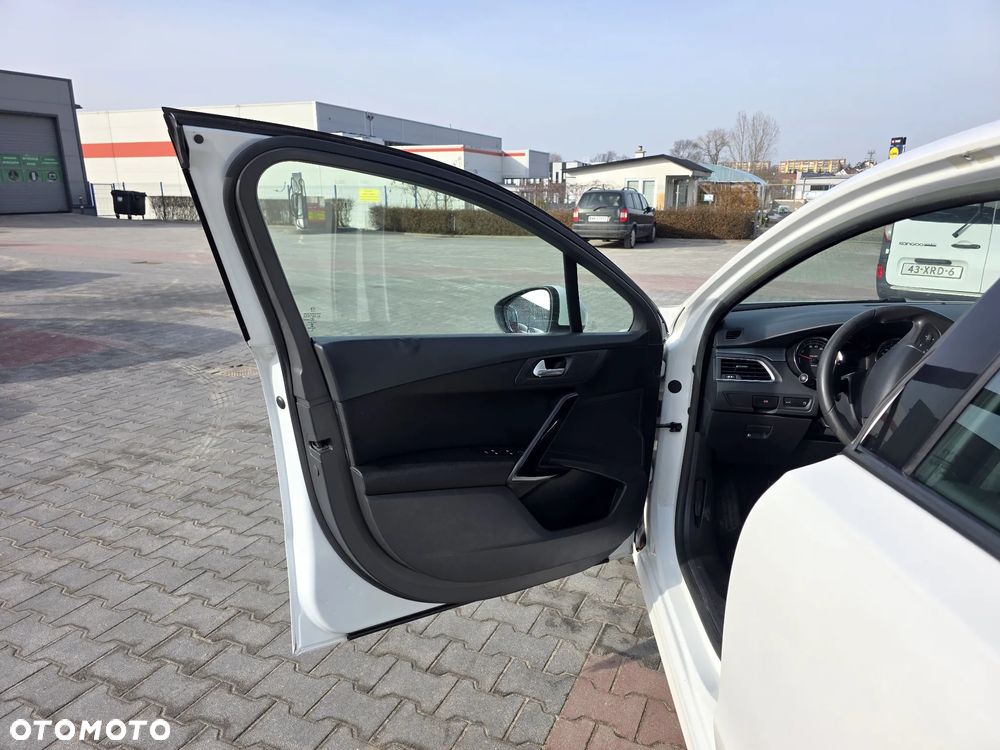 Peugeot 508 RXH 2.0 HDi HYbrid4 - 11