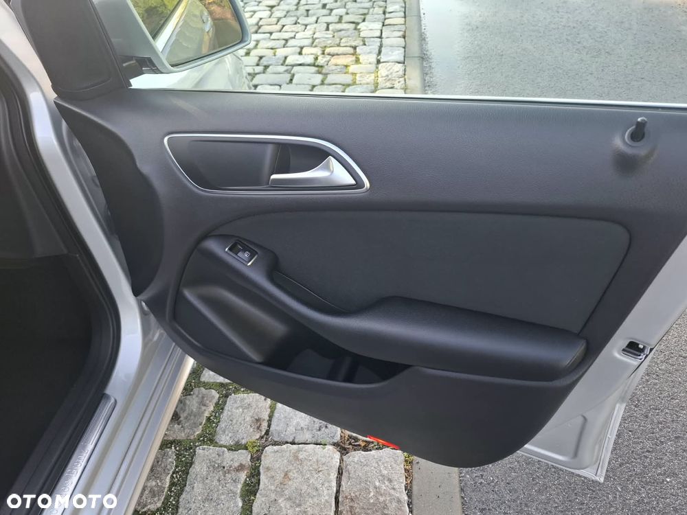 Mercedes-Benz Klasa B 180 - 11