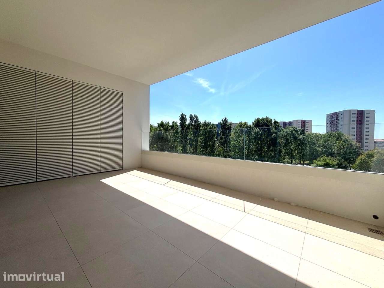 T2 NOVO no 6.º Andar c/ Varanda Sul/Poente, Garagem e Arrumo em Ramald - Grande imagem: 3/16