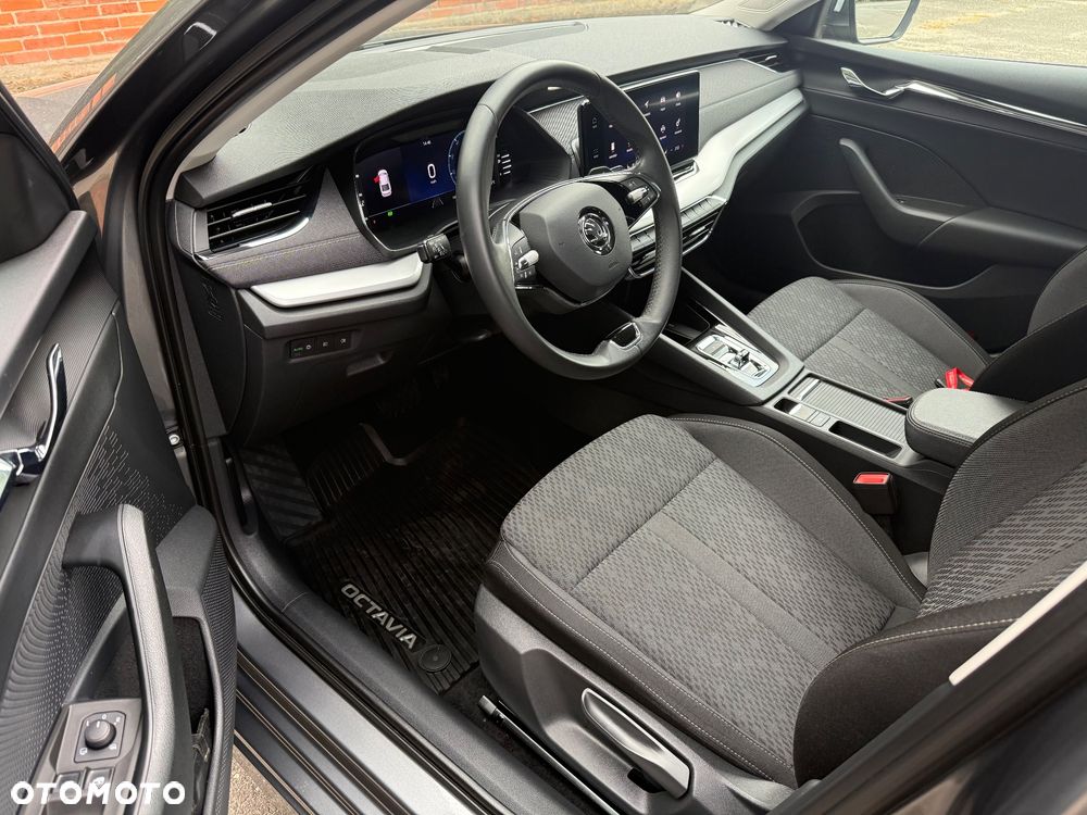 Skoda Octavia 2.0 TDI Sportline DSG - 29
