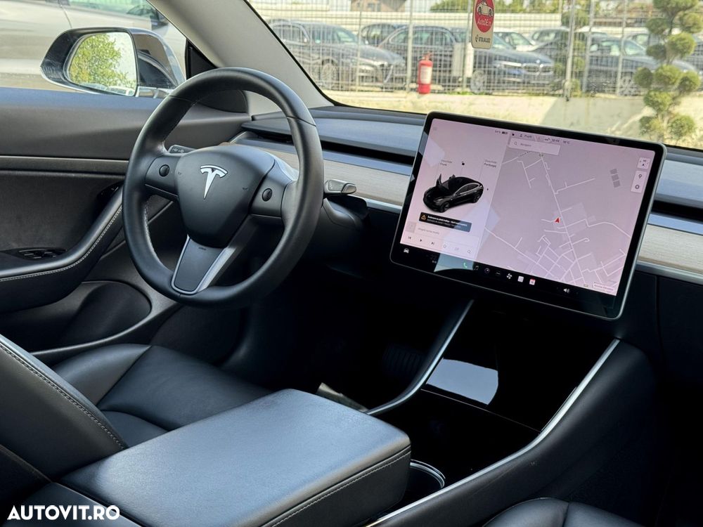 Tesla Model 3 - 8