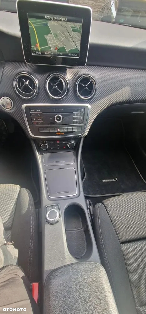 Mercedes-Benz GLA 200 d 7G-DCT - 6