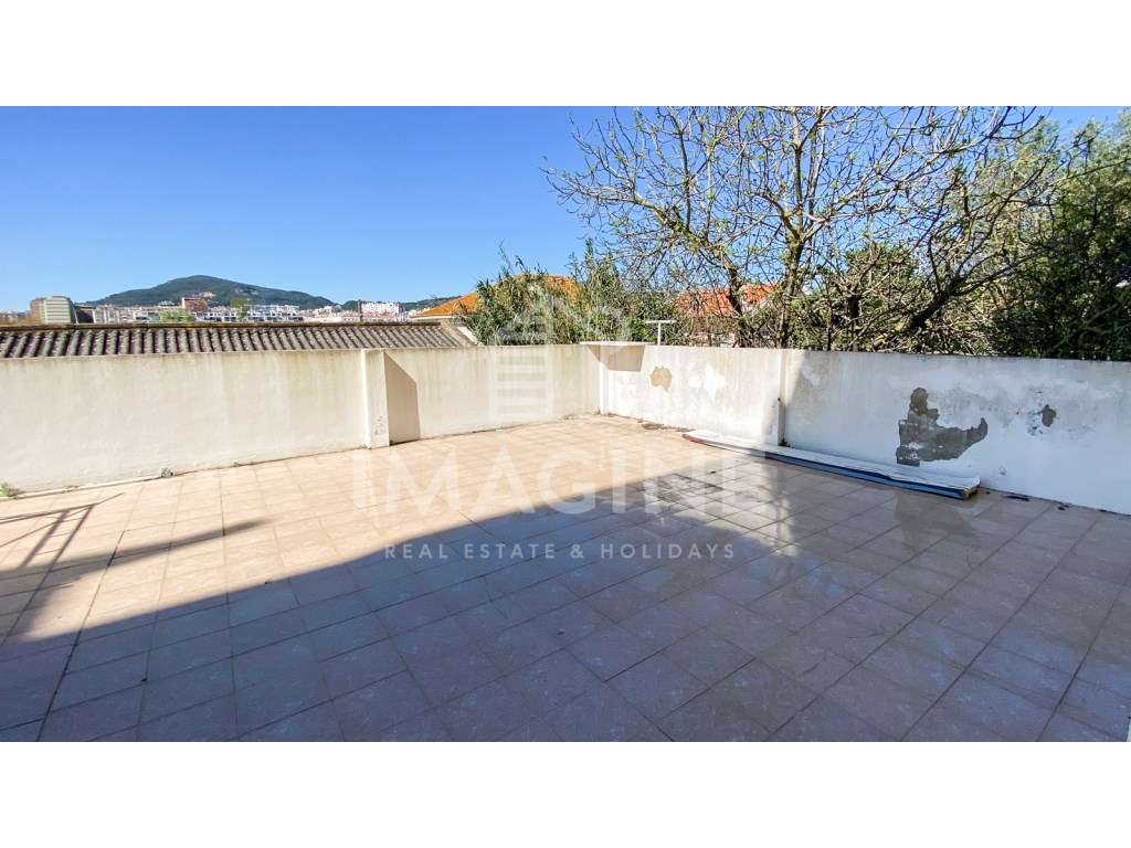 Apartamento T3 ( 4 assoalhadas ) com Terraço de 80m2 e Parqueamento... - Grande imagem: 2/18