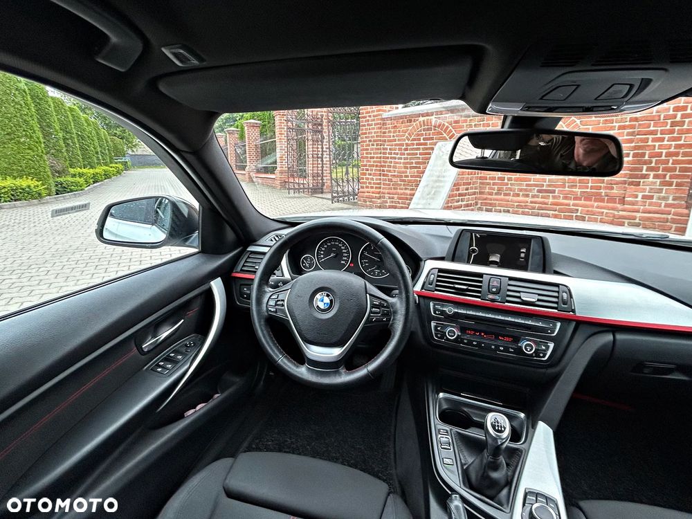 BMW Seria 3 320d Sport Line - 30