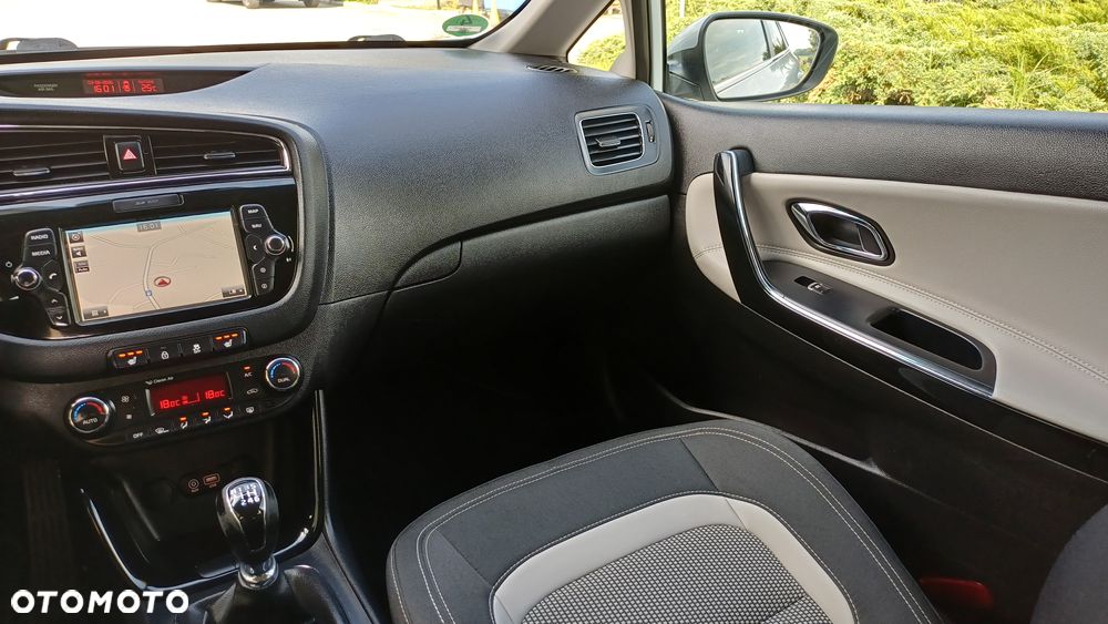 Kia Ceed 1.6 CRDi 136 ISG Platinum Edition - 25