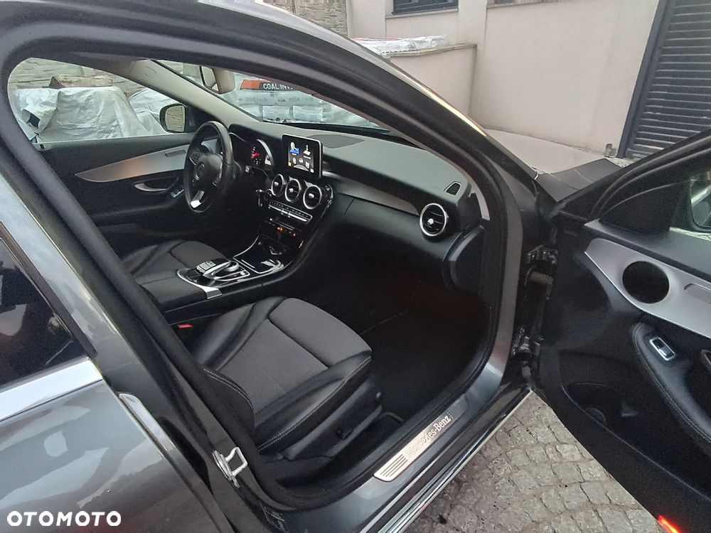 Mercedes-Benz Klasa C 180 9G-TRONIC Exclusive - 11
