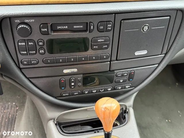 Jaguar S-Type - 16