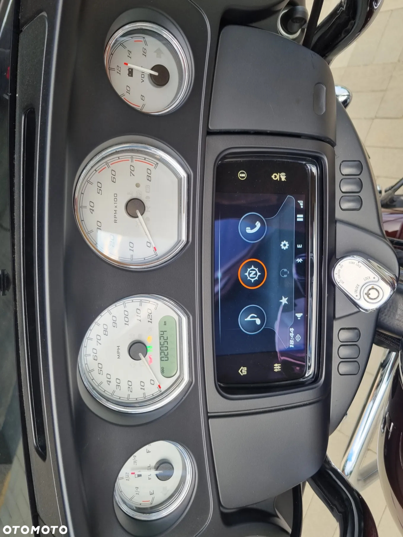 Harley-Davidson Touring Street Glide - 15