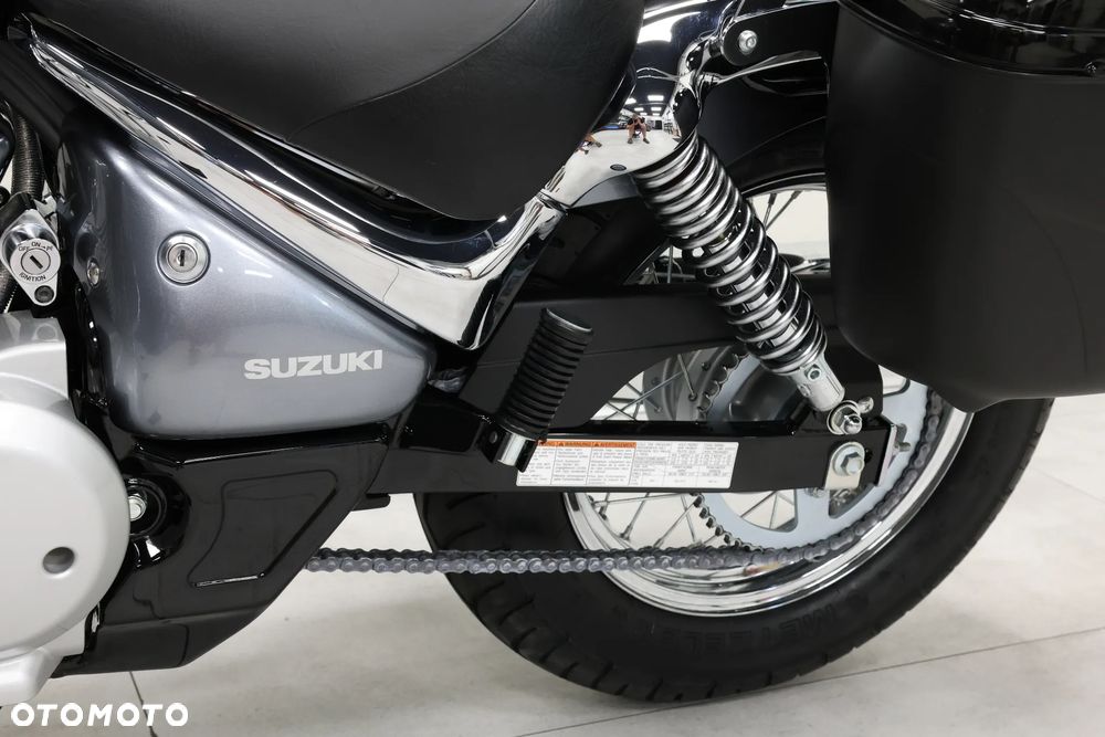 Suzuki Intruder - 39