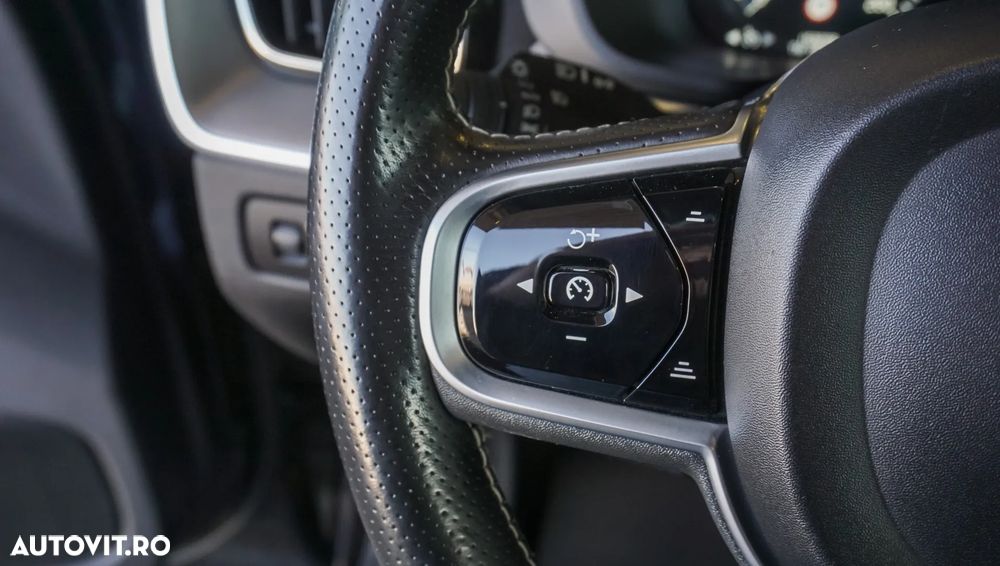 Volvo XC 60 D5 AWD R-Design - 19