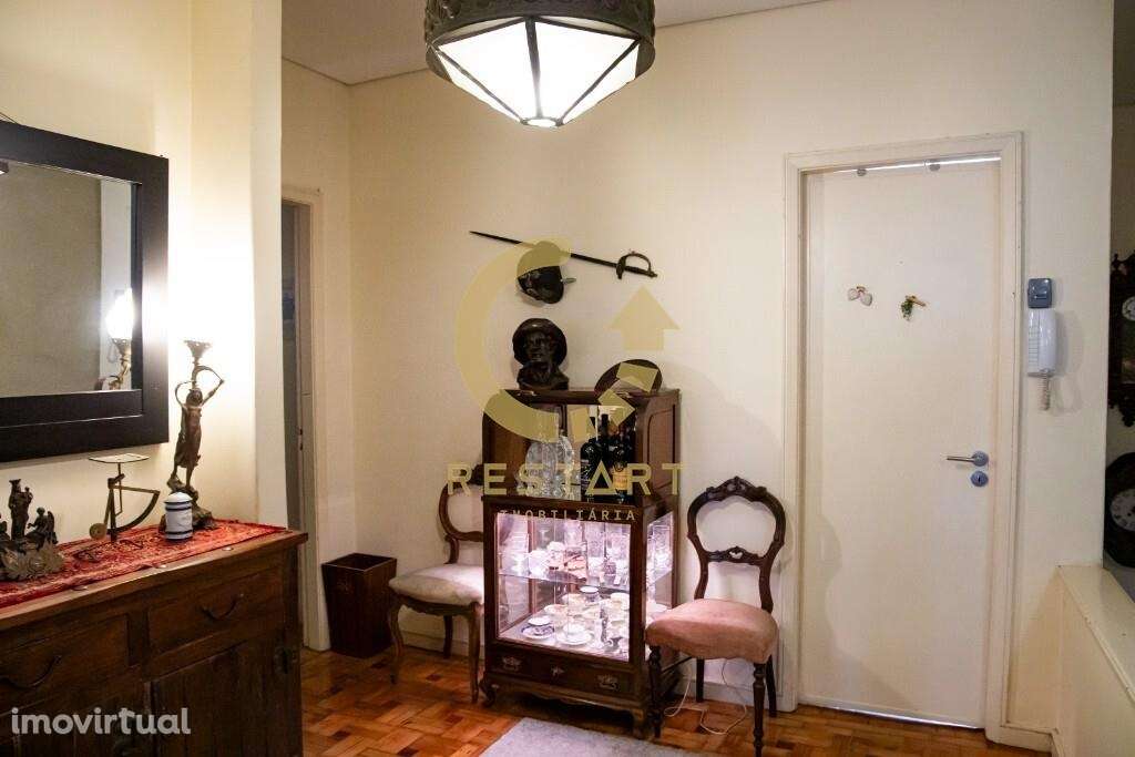 Moradia de Rés-do-chão e 1º Andar com Utilizações Independentes junto - Grande imagem: 4/42