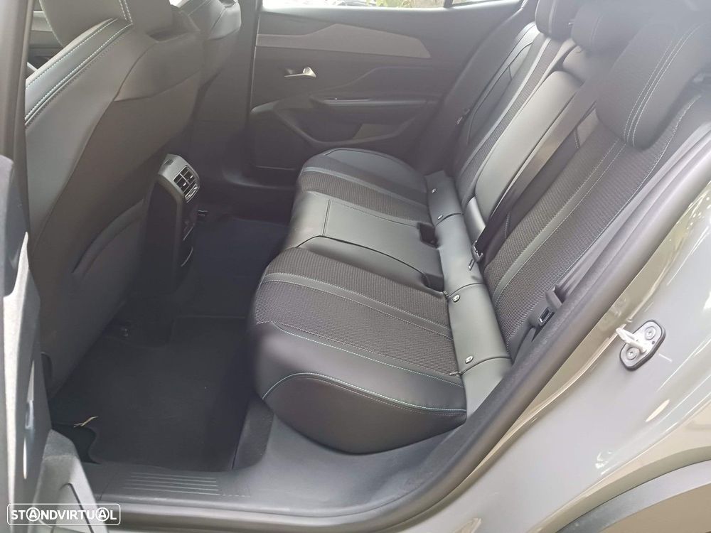 Peugeot 408 1.2 Hybrid Allure e-DCS6 - 30