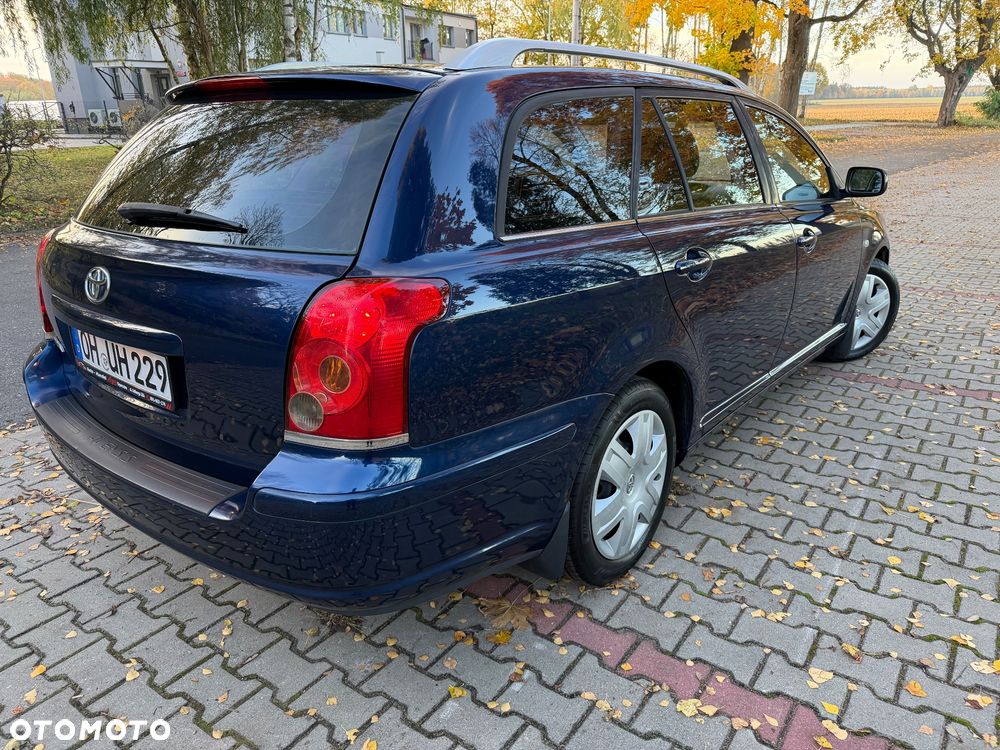 Toyota Avensis - 2