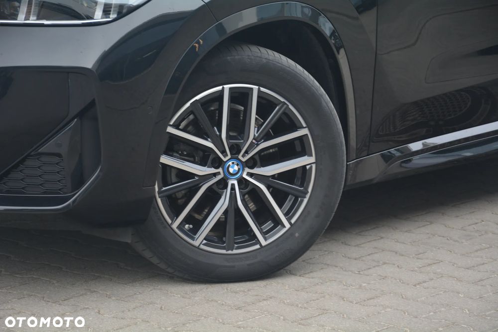 BMW iX1 xDrive30 66.5kWh M Sport - 4