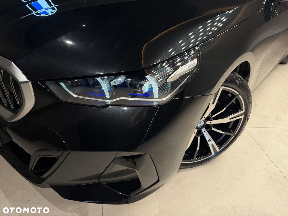 BMW Seria 5 520d xDrive - 28