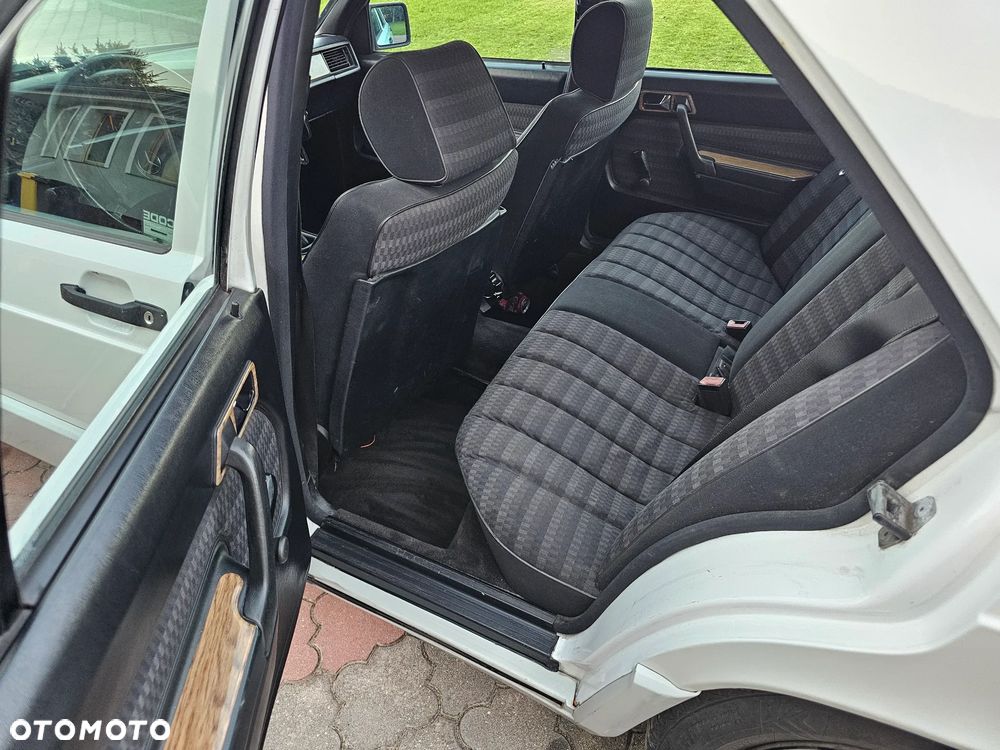 Mercedes-Benz W201 (190) - 20