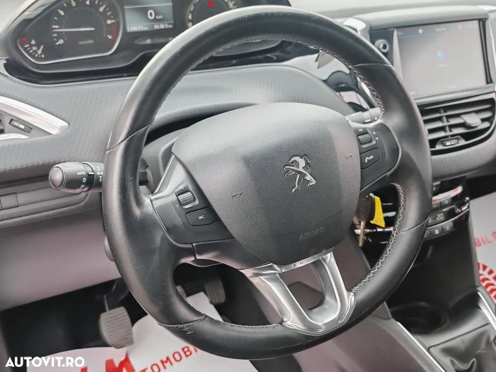Peugeot 208 1.2 L PureTech Allure - 17