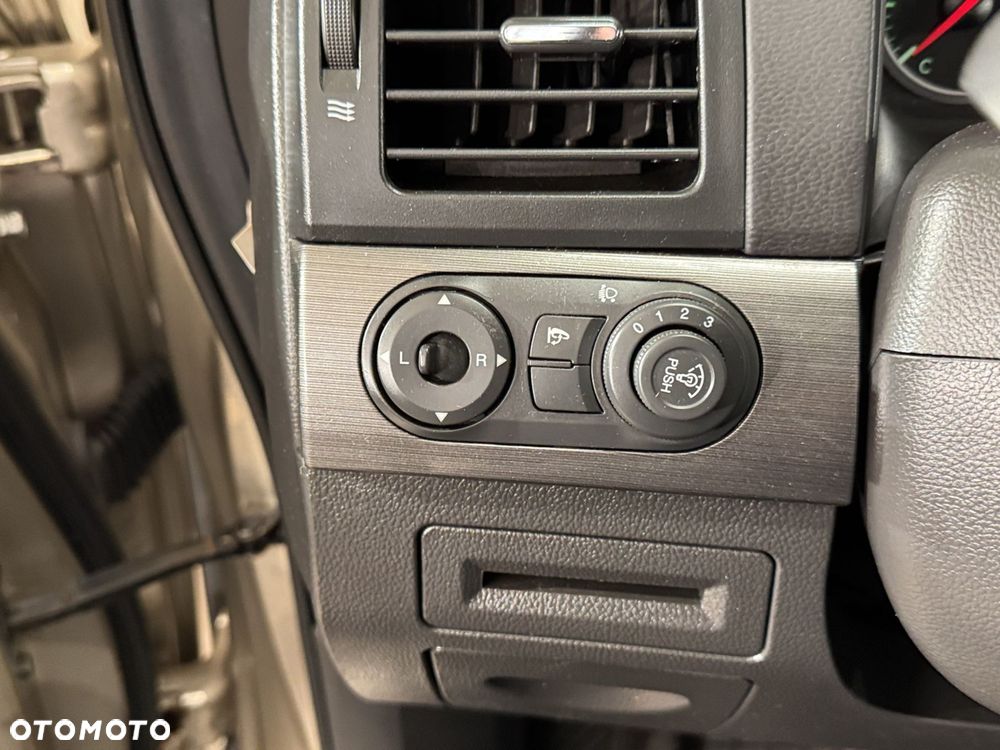Chevrolet Captiva - 25