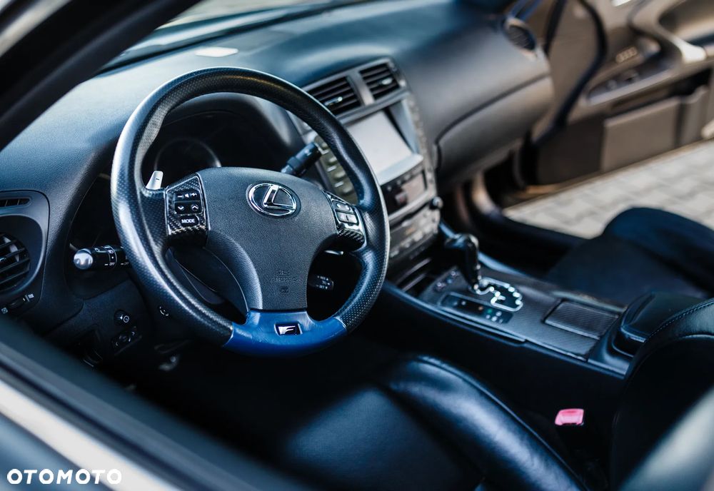 Lexus IS F Sport - 9