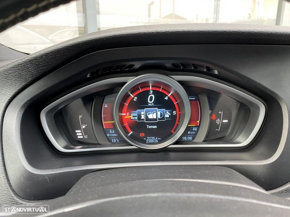 Volvo V40 1.6 D2 R-Design - 26