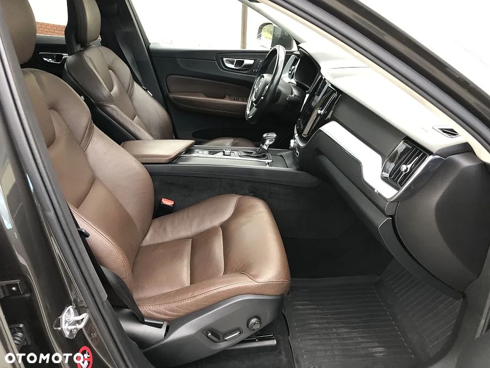 Volvo XC 60 T5 AWD Momentum Pro - 35