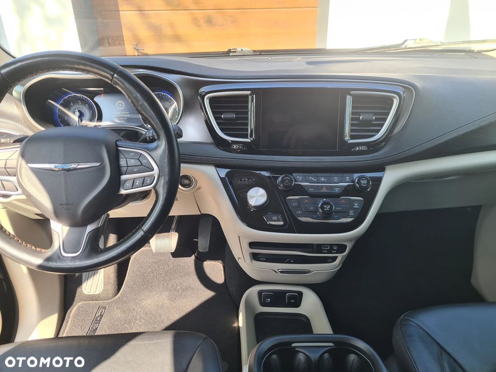 Chrysler Pacifica - 6