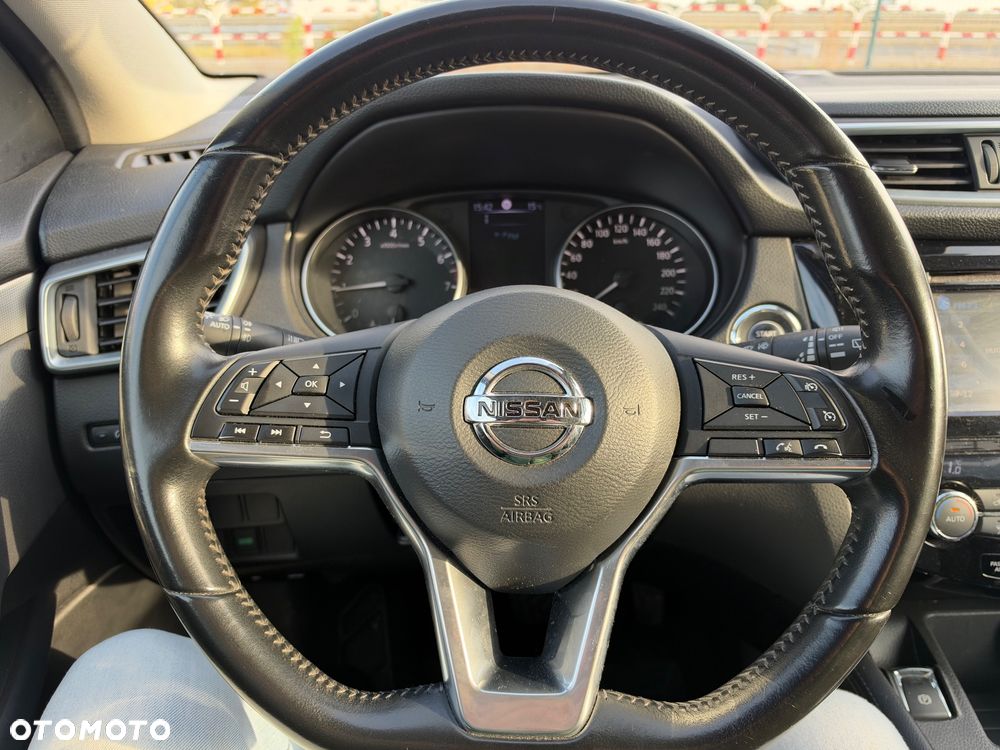 Nissan Qashqai 1.2 DIG-T N-Connecta Xtronic EU6 - 17