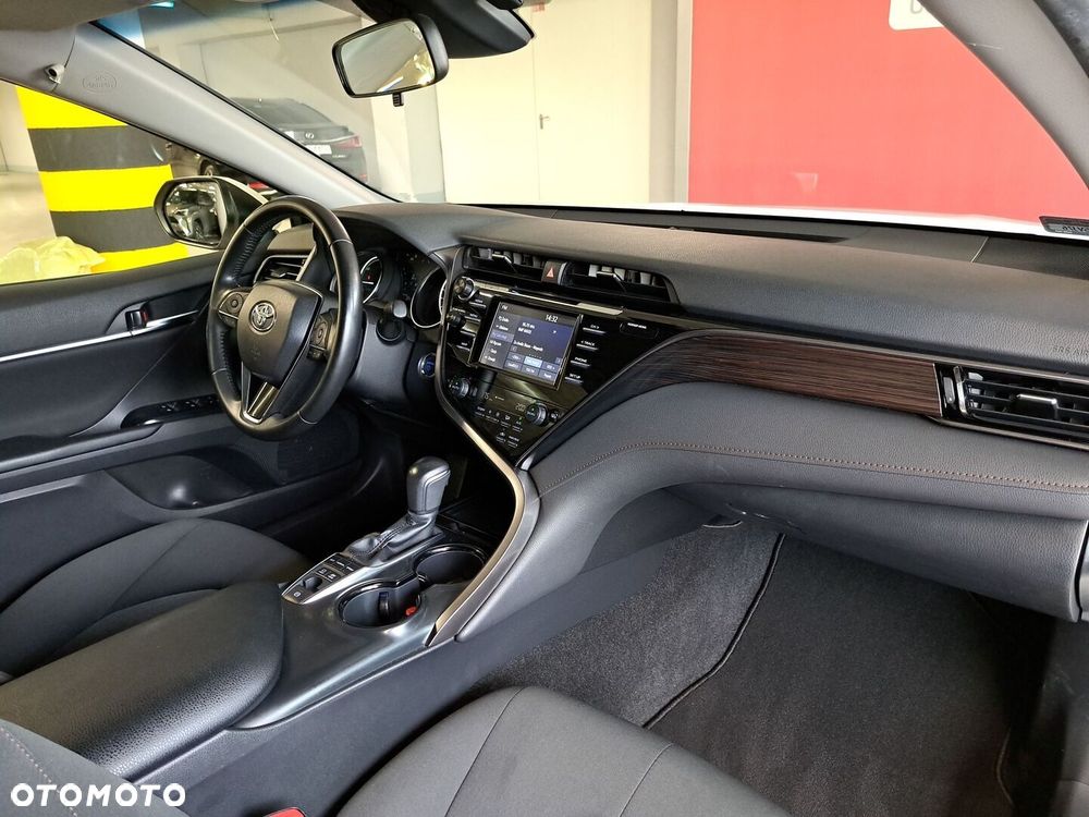 Toyota Camry 2.5 Hybrid Comfort CVT - 11