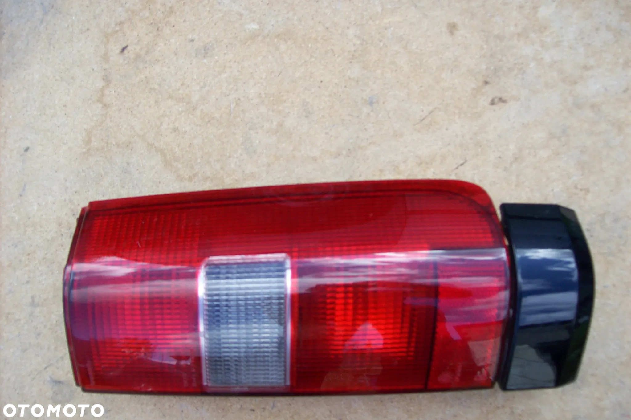 LAMPA TYLNA PRAWA VOLVO 850 KOMBI - 2