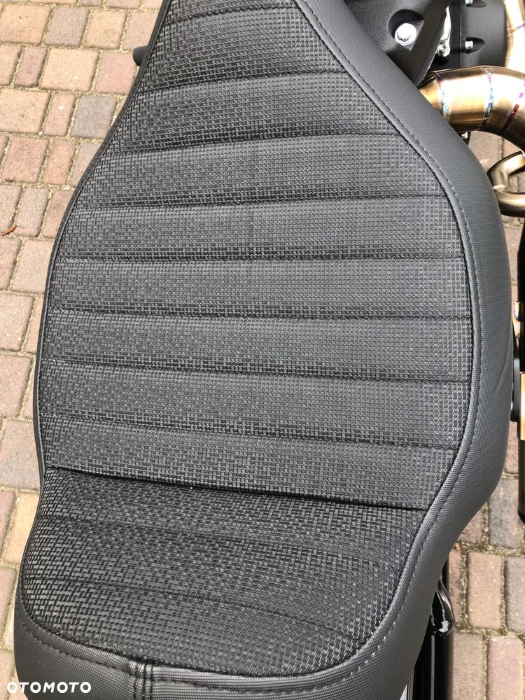 Harley-Davidson Softail Street Bob - 22