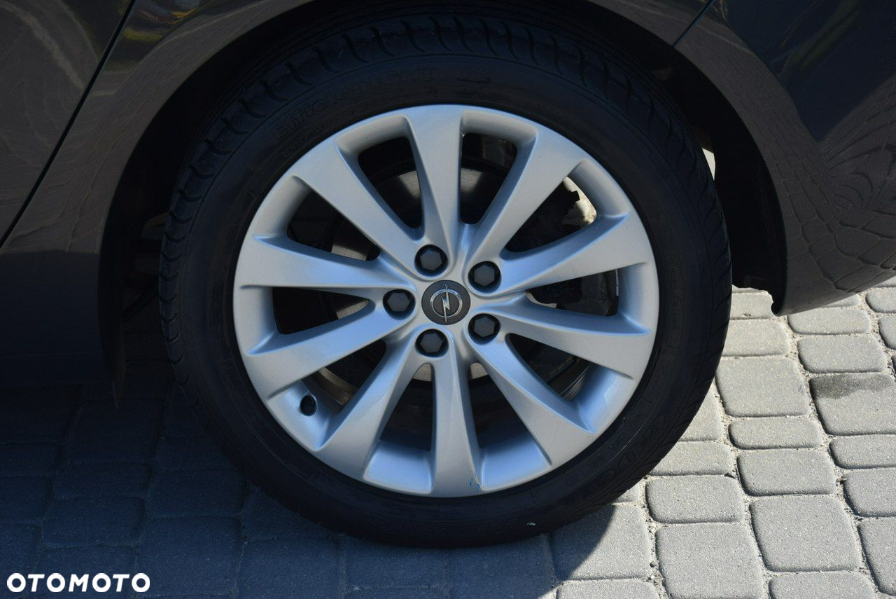 Opel Astra 1.4 Turbo 150 Jahre - 9
