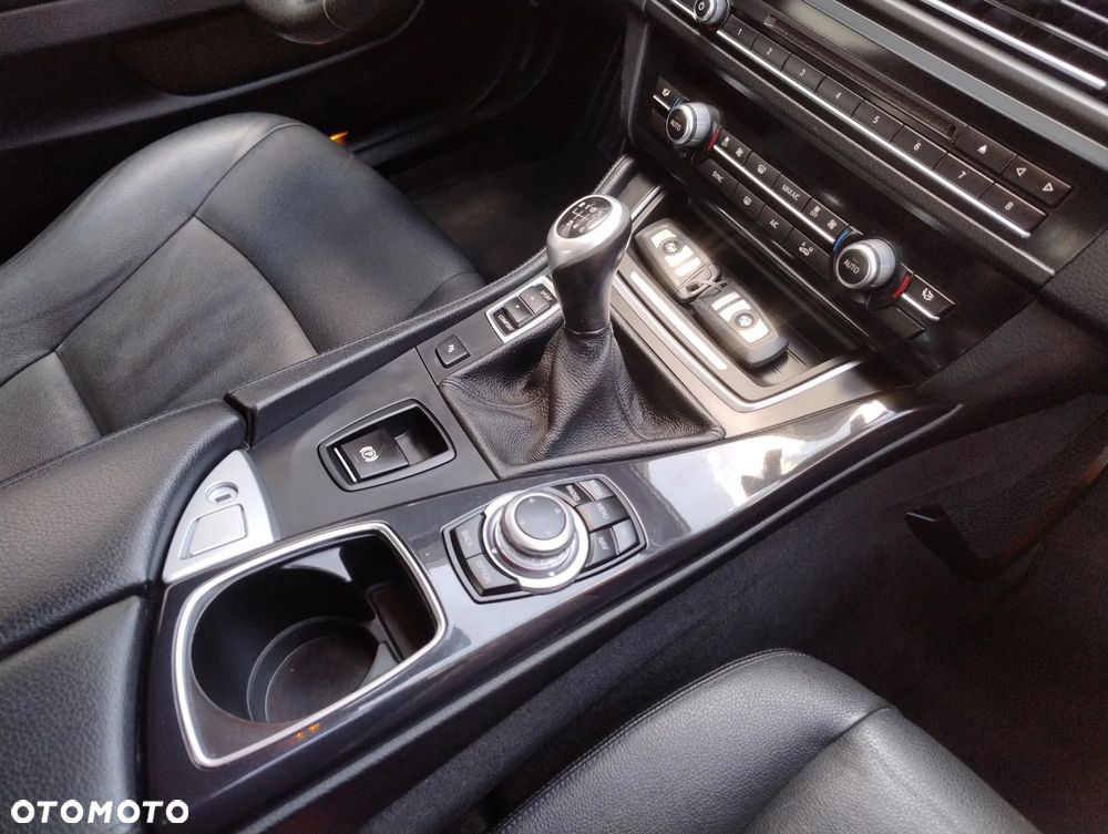 BMW Seria 5 518d - 16