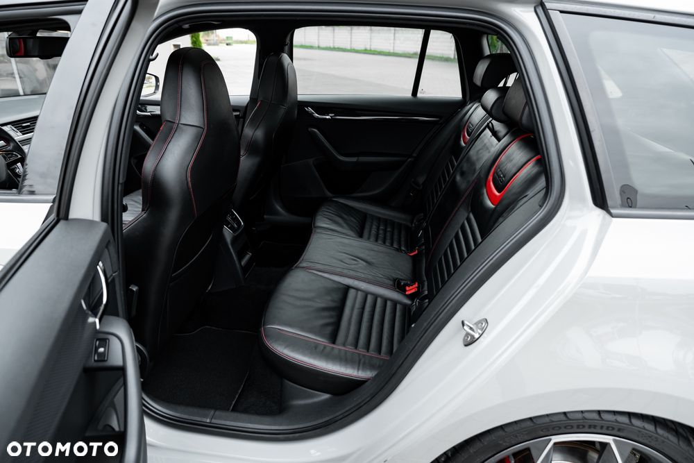 Skoda Octavia Combi 2.0 TSI (Green tec) DSG RS - 19