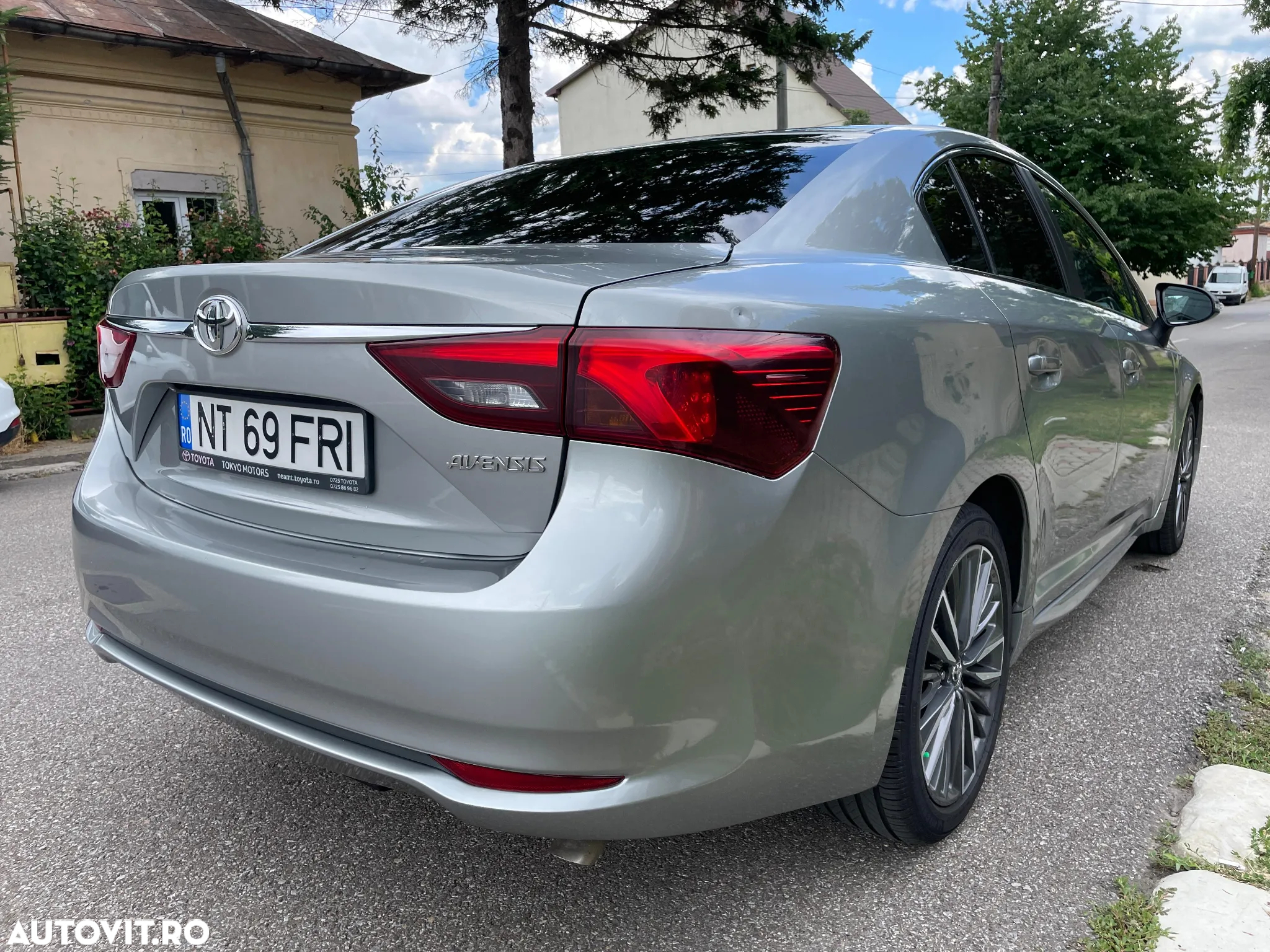 Toyota Avensis 2.0 D-4D Executive - 5