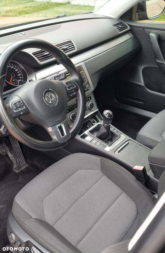 Volkswagen Passat 1.6 TDI BlueMotion Technology Comfortline - 10