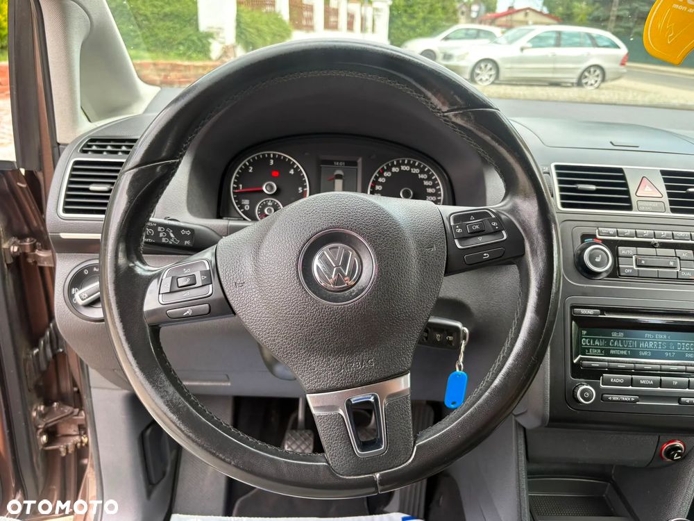 Volkswagen Touran 2.0 TDI DPF BlueMotion Technology Cup - 16