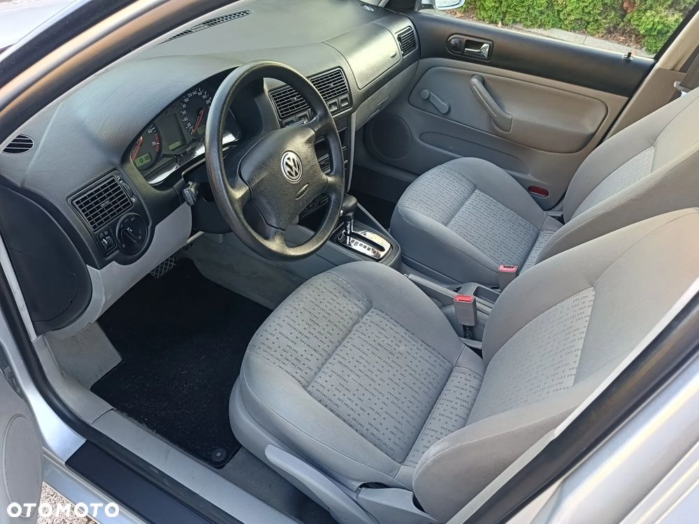 Volkswagen Golf 1.6 Comfortline - 6