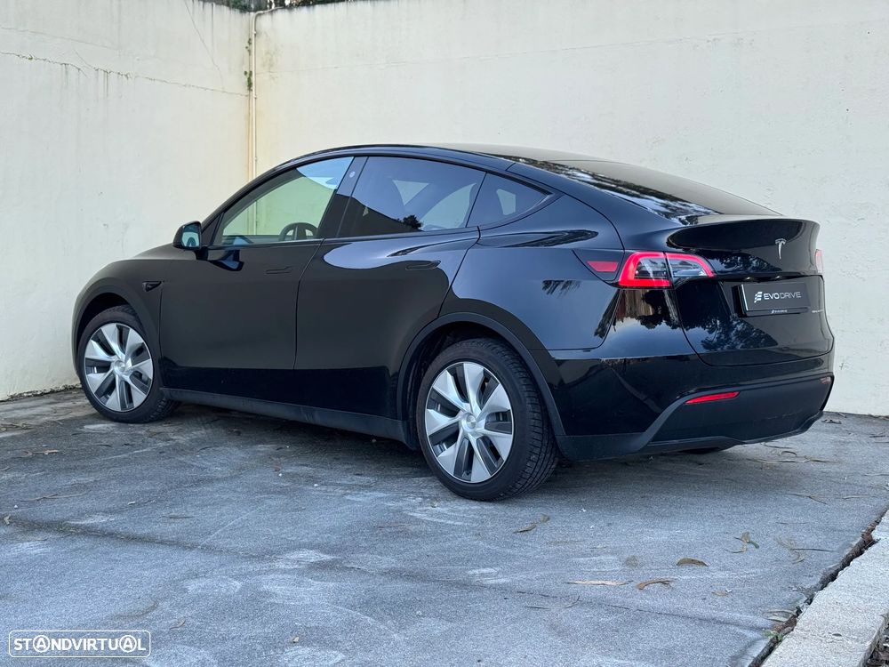 Tesla Model Y - 2