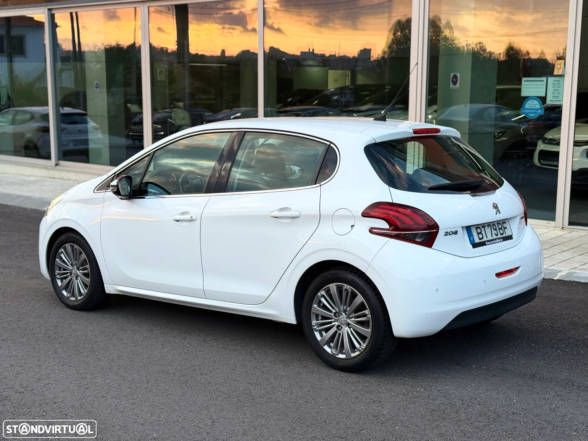 Peugeot 208 1.2 PureTech Allure - 14