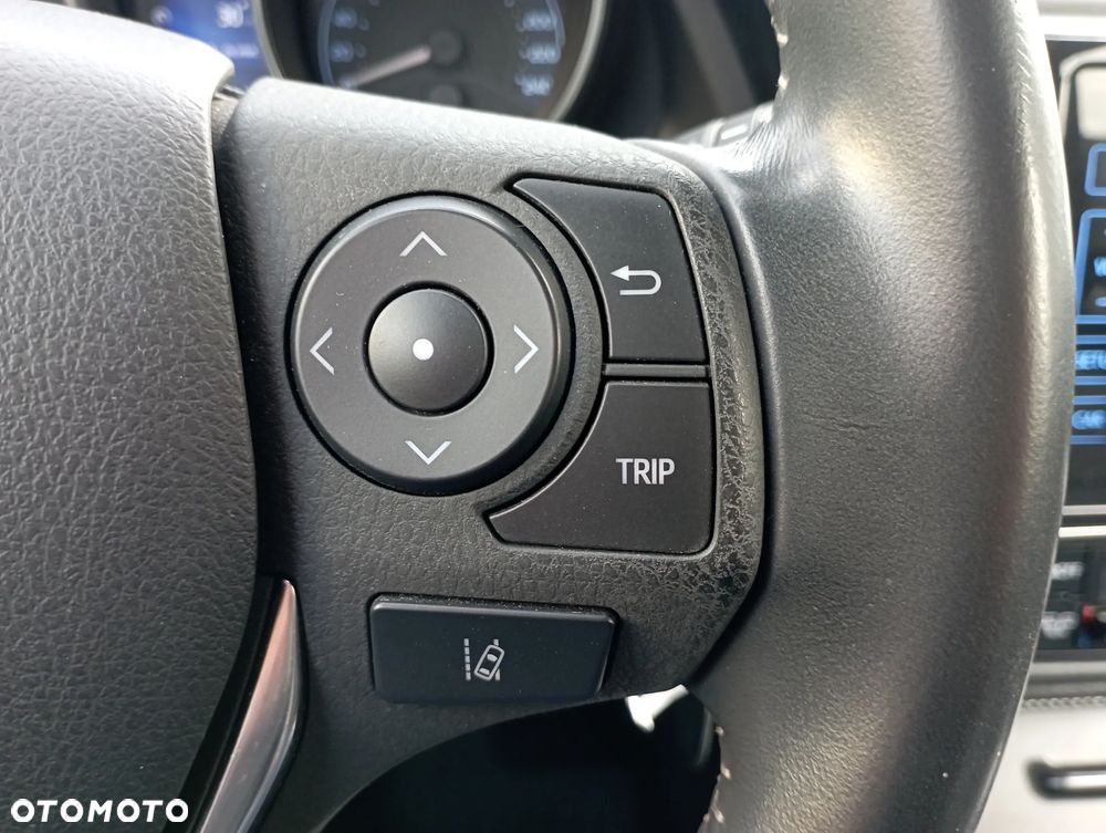Toyota Auris 1.6 Selection - 17