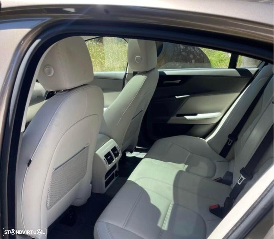 Jaguar XE - 3