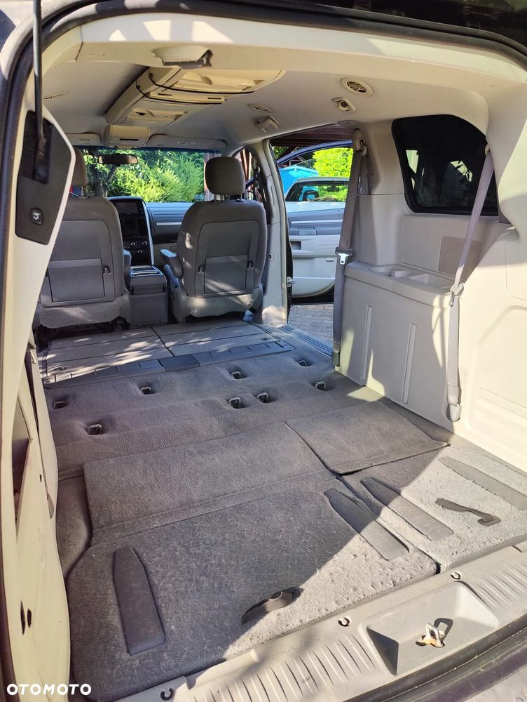Dodge Grand Caravan - 10