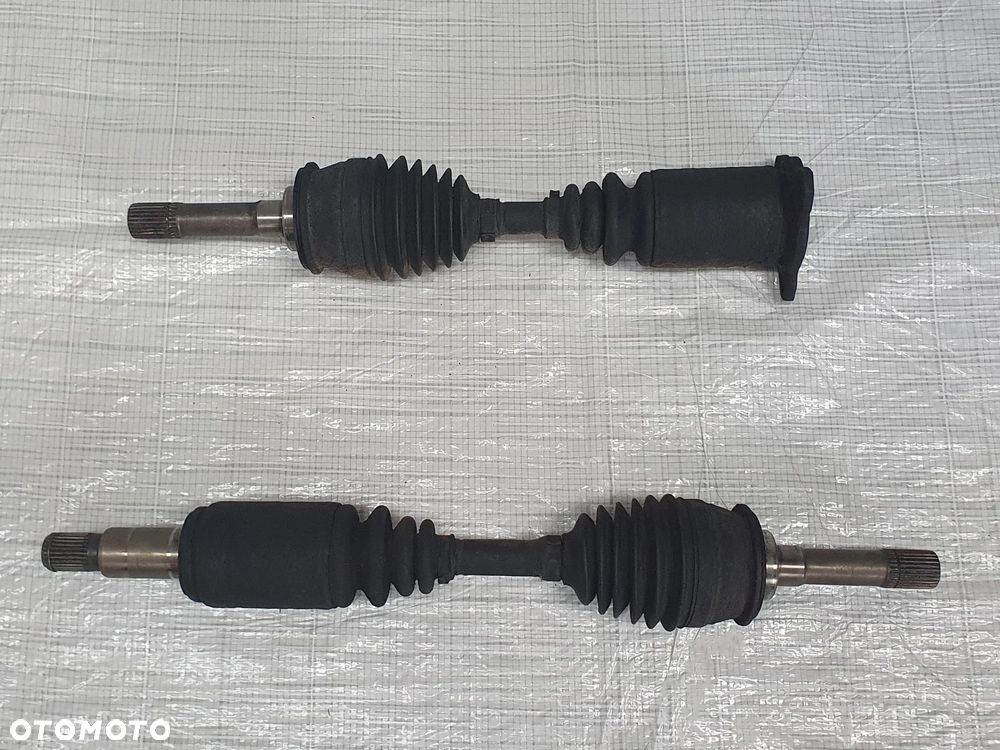 Półoś przednia lewa/prawa (przód) do Suzuki Vitara I