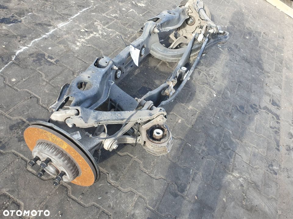 BELKA / SANKI TYŁ MERCEDES C W205 4MATIC 34314112 - 4