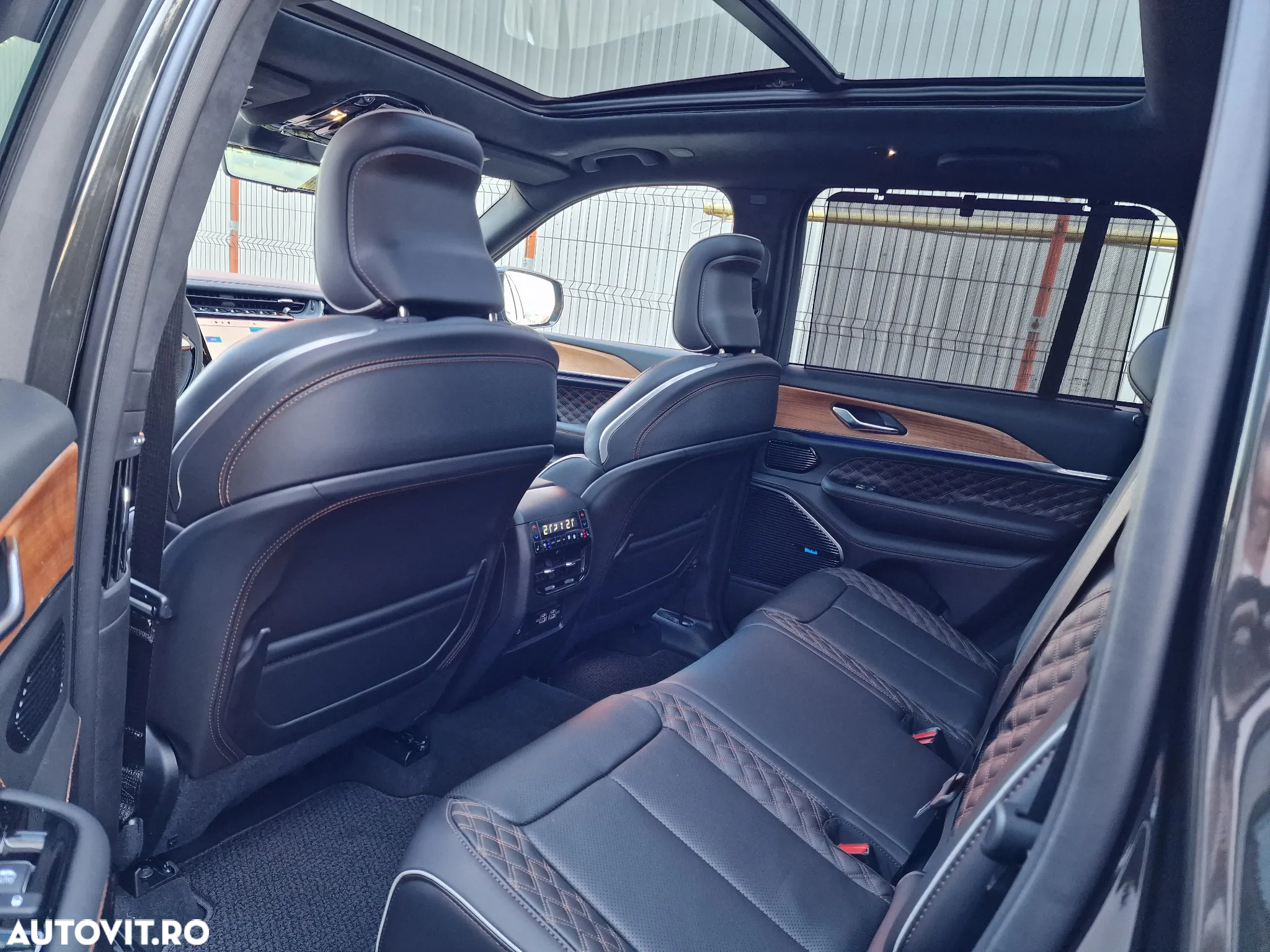 Jeep Grand Cherokee - 37