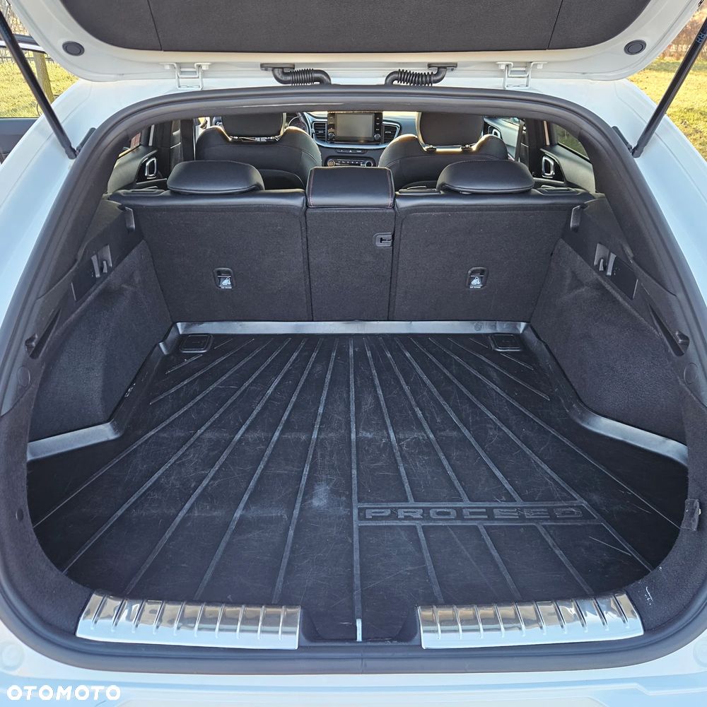 Kia ProCeed 1.6 T-GDI GT DCT - 11