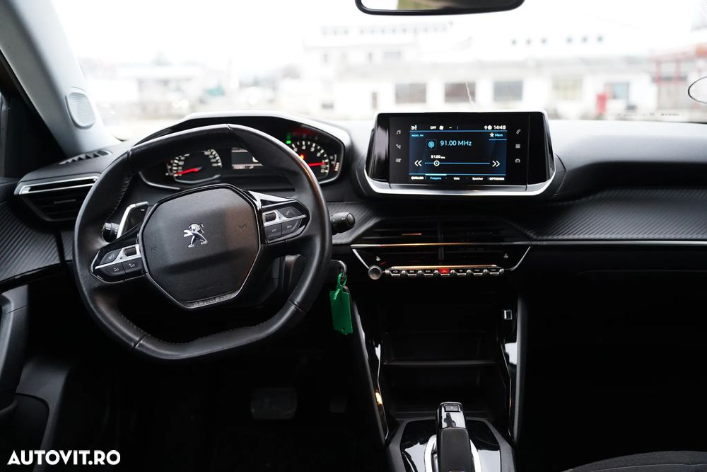 Peugeot 2008 PureTech 130 EAT8 GT Pack - 12