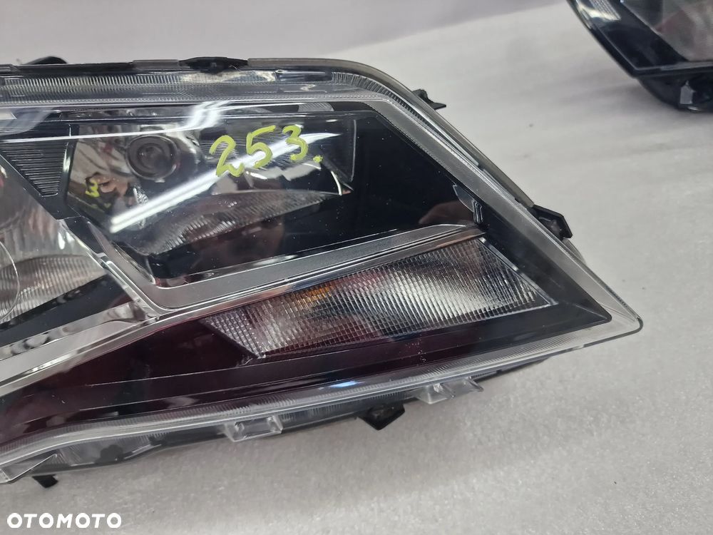 SEAT ATECA 576 16- PRAWA ZWYKŁA LAMPA PRZEDNIA PRZÓD + LED , NR 576941006A , NR AUKCJI LA253 - 6