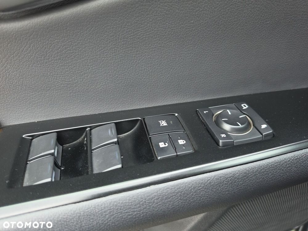 Lexus UX 250h GPF Business 2WD - 21